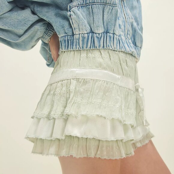 *SOLD* Camille Ruffle Shorts - Picture 3 of 4